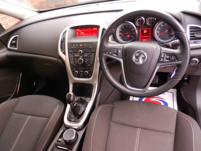 2010 Vauxhall Astra 1.4T 16V 5dr image 7