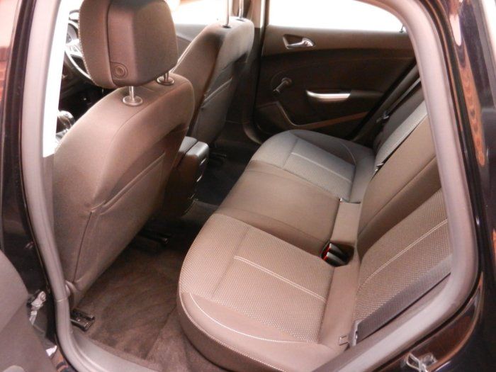 2010 Vauxhall Astra 1.4T 16V 5dr image 8