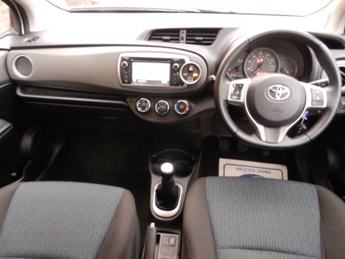 2012 Toyota Yaris 1.0 VVT-i TR 5dr image 6