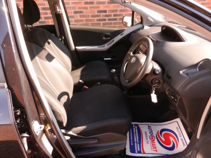 2010 Toyota Yaris 1.4 D-4D TR 5dr image 5