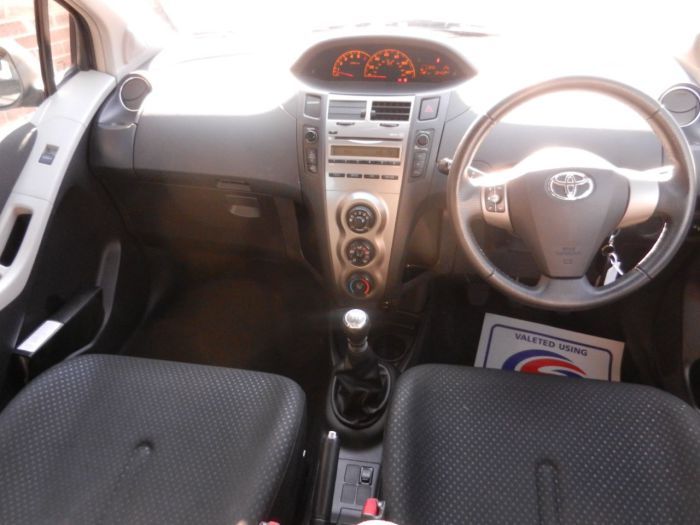 2010 Toyota Yaris 1.4 D-4D TR 5dr image 6