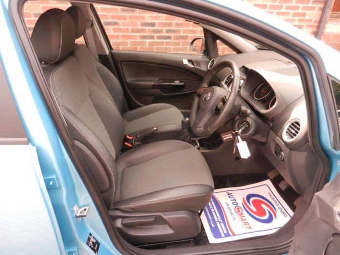 2010 Vauxhall Corsa 1.2i 16V SE 5dr image 6