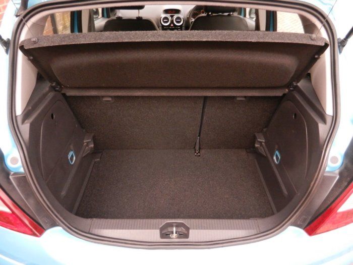 2010 Vauxhall Corsa 1.2i 16V SE 5dr image 9