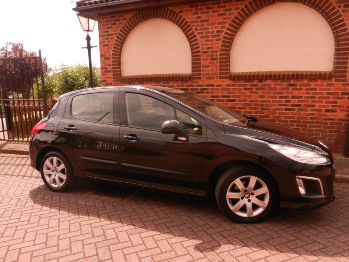 2011 Peugeot 308 1.6 HDi 92 SR 5dr image 2
