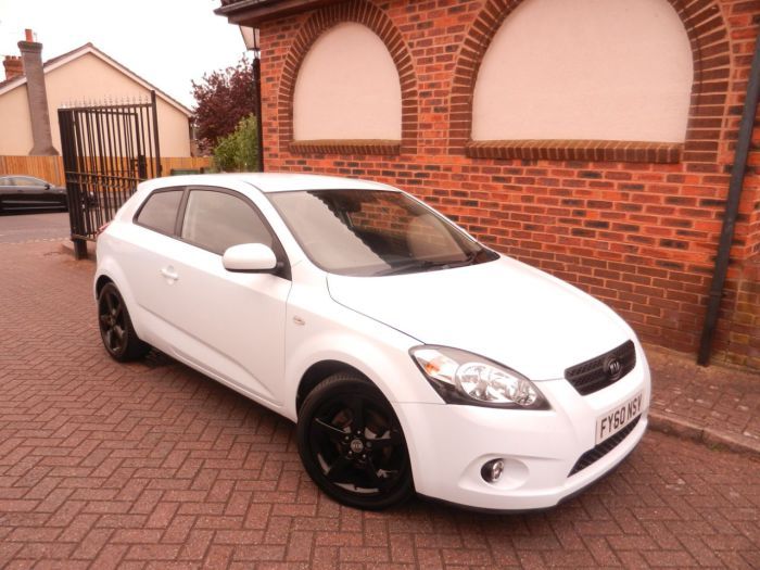 2010 Kia Pro Ceed 1.6 CRDi 3dr image 1