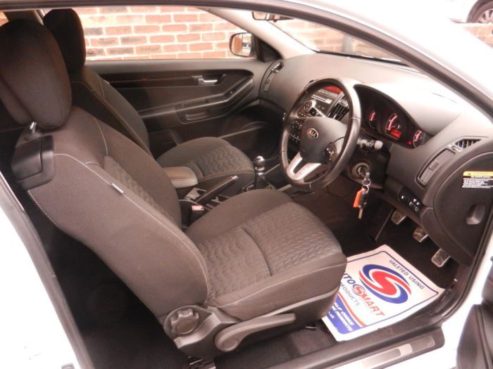 2010 Kia Pro Ceed 1.6 CRDi 3dr image 5