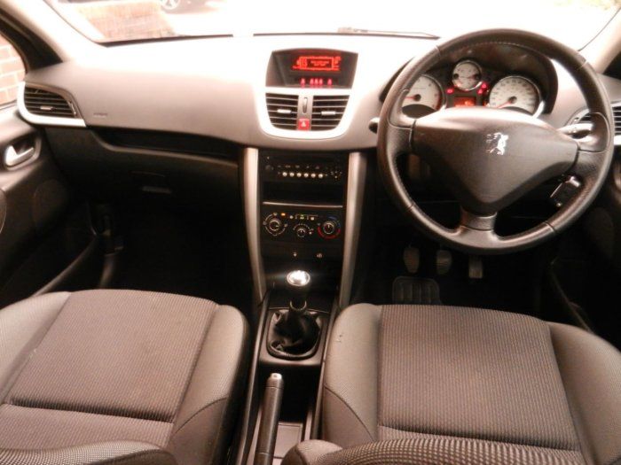 2011 Peugeot 207 1.6 HDi 5dr image 7