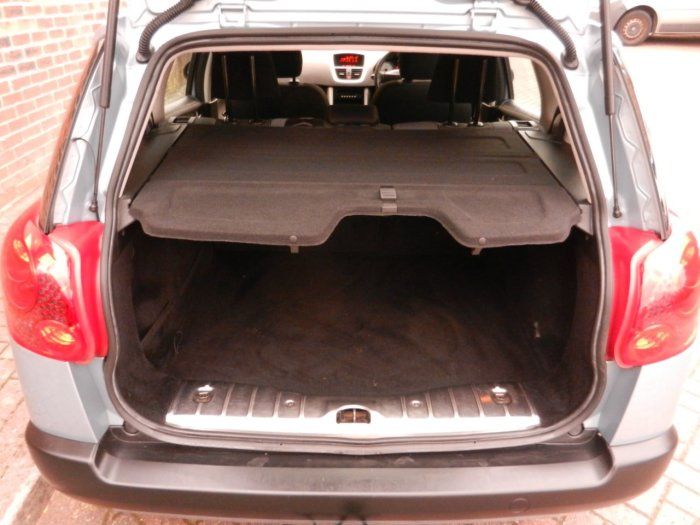 2011 Peugeot 207 1.6 HDi 5dr image 9