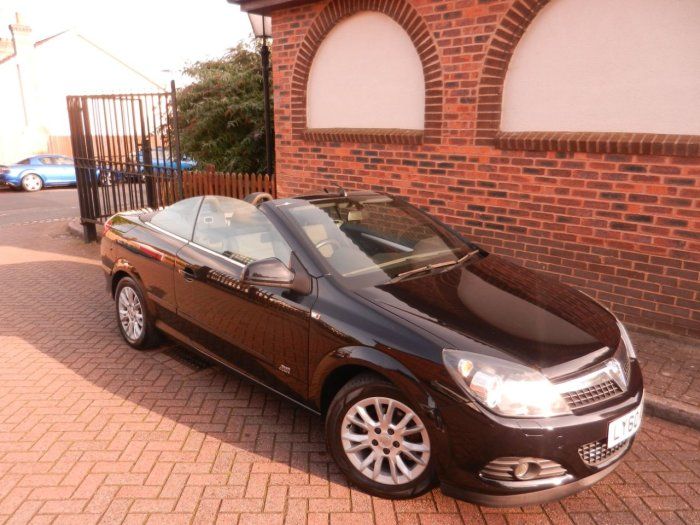 2011 Vauxhall Astra 1.6 16V Sport 2dr image 1