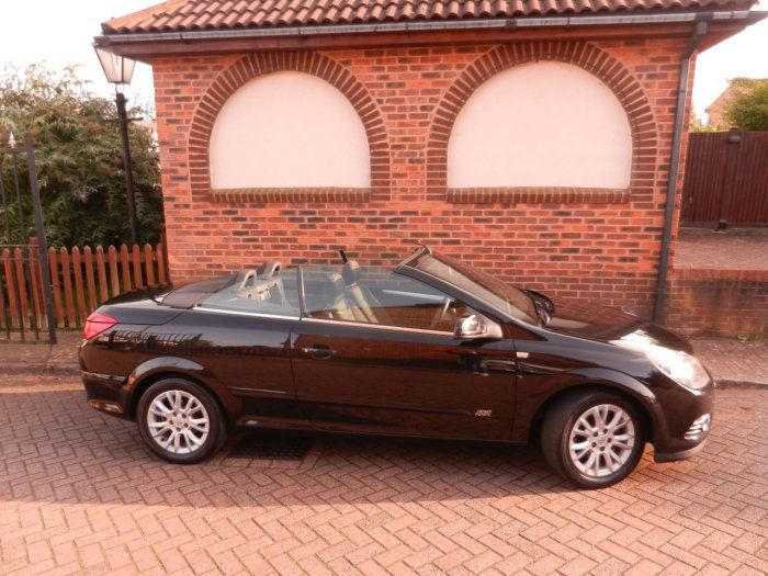 2011 Vauxhall Astra 1.6 16V Sport 2dr image 2