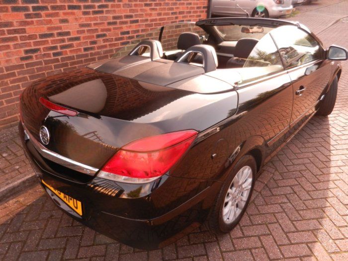2011 Vauxhall Astra 1.6 16V Sport 2dr image 3