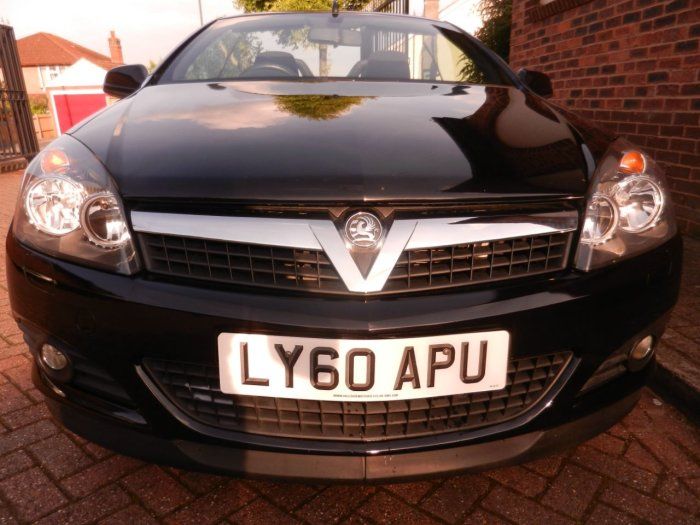 2011 Vauxhall Astra 1.6 16V Sport 2dr image 4
