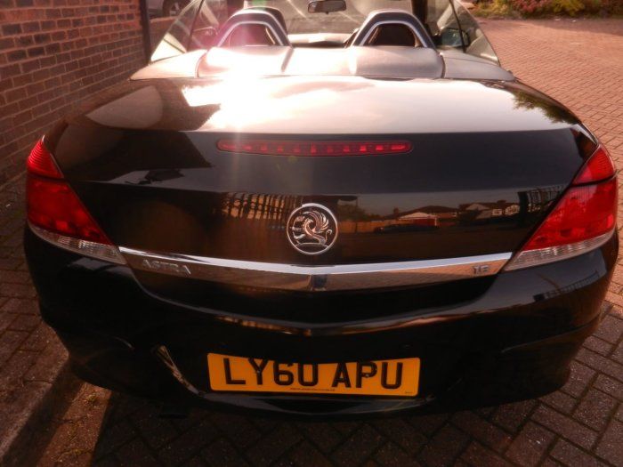 2011 Vauxhall Astra 1.6 16V Sport 2dr image 5