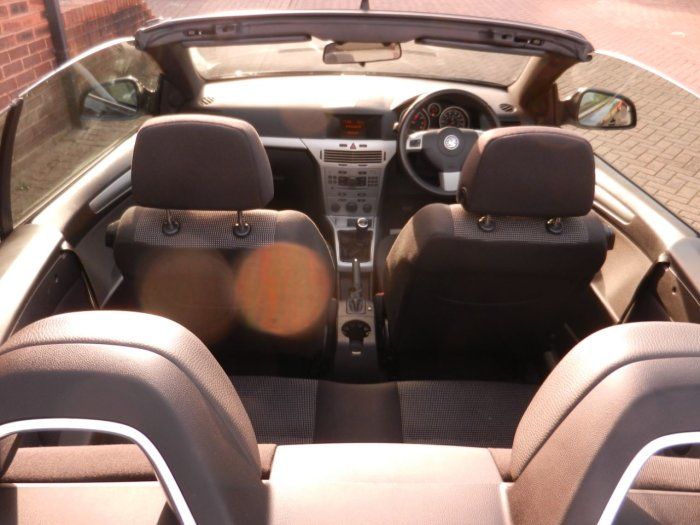 2011 Vauxhall Astra 1.6 16V Sport 2dr image 7