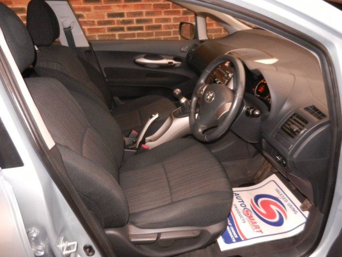 2007 Toyota Auris 1.6 VVTi 5dr image 6
