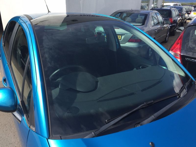 2011 Citroen C3 1.4 VTR Plus 5dr image 4