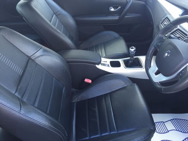 2009 Renault Laguna 2.0 GT DCI image 6