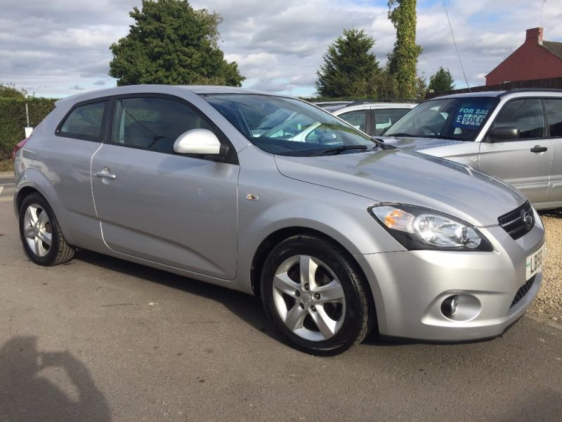 2009 Kia Ceed 1.6 Sport 3dr image 1