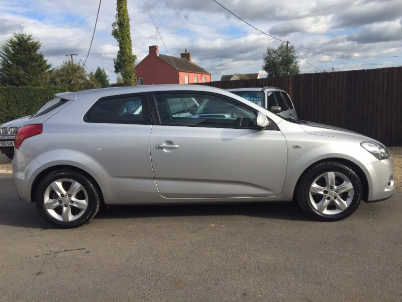 2009 Kia Ceed 1.6 Sport 3dr image 2