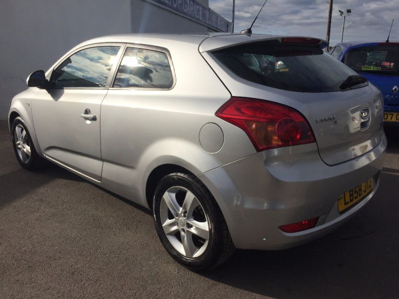 2009 Kia Ceed 1.6 Sport 3dr image 5