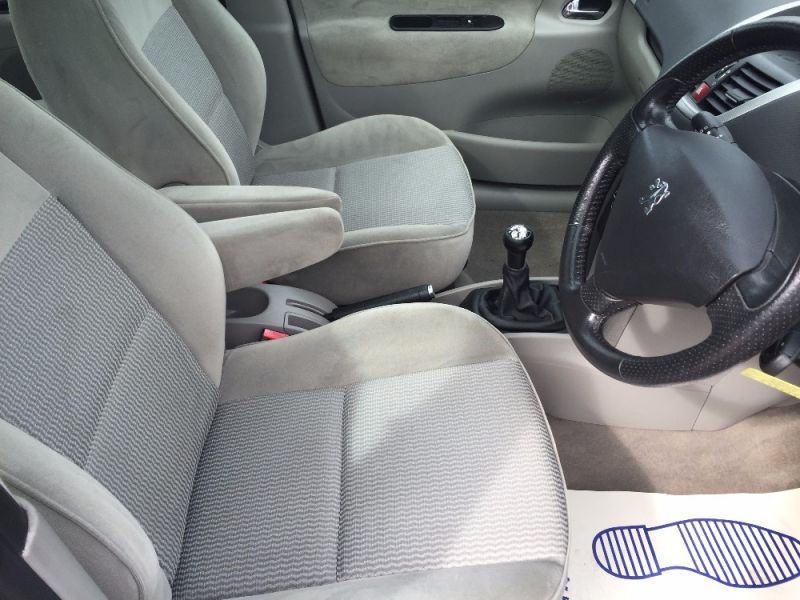 2007 Peugeot 207 1.4 SE 16V 5dr image 7