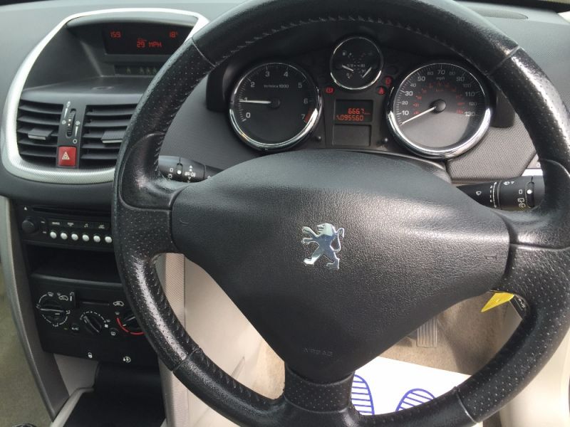 2007 Peugeot 207 1.4 SE 16V 5dr image 10