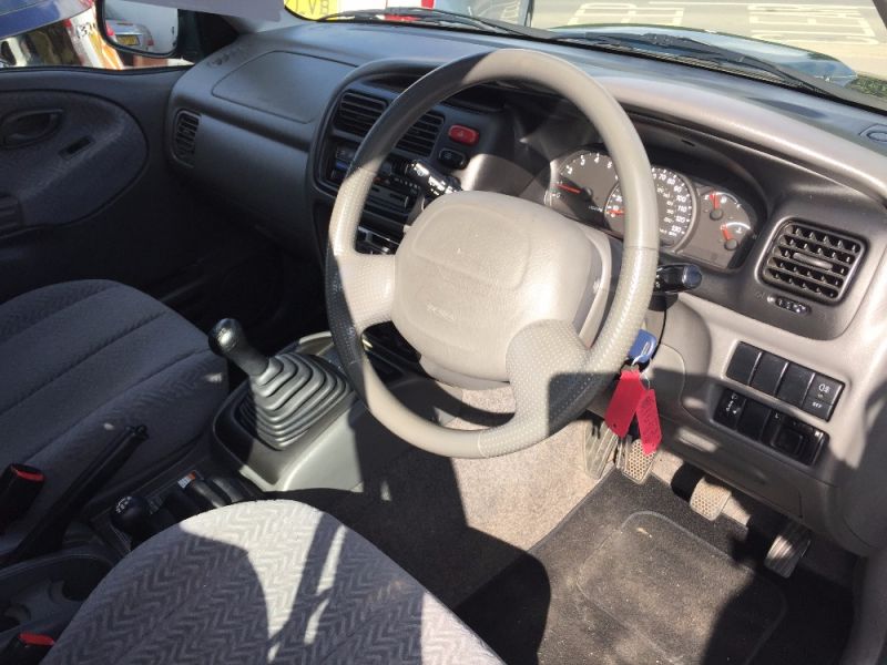 2002 Suzuki Grand Vitara 2.0 5dr image 6