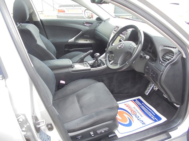 2006 Lexus IS 220D image 7