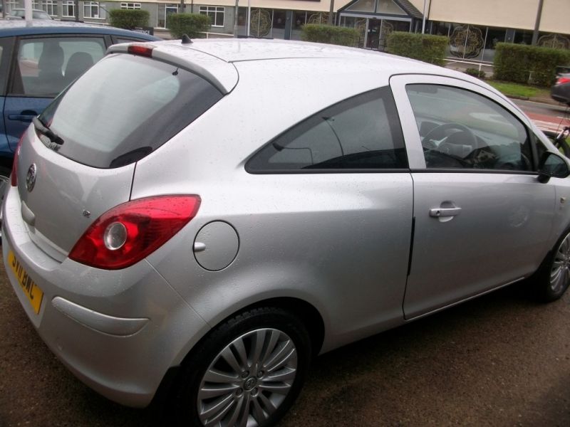 2011 Vauxhall Corsa 1.2 3dr image 3