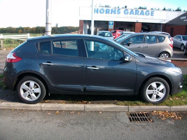 2009 Renault Megane 1.6 5dr image 1