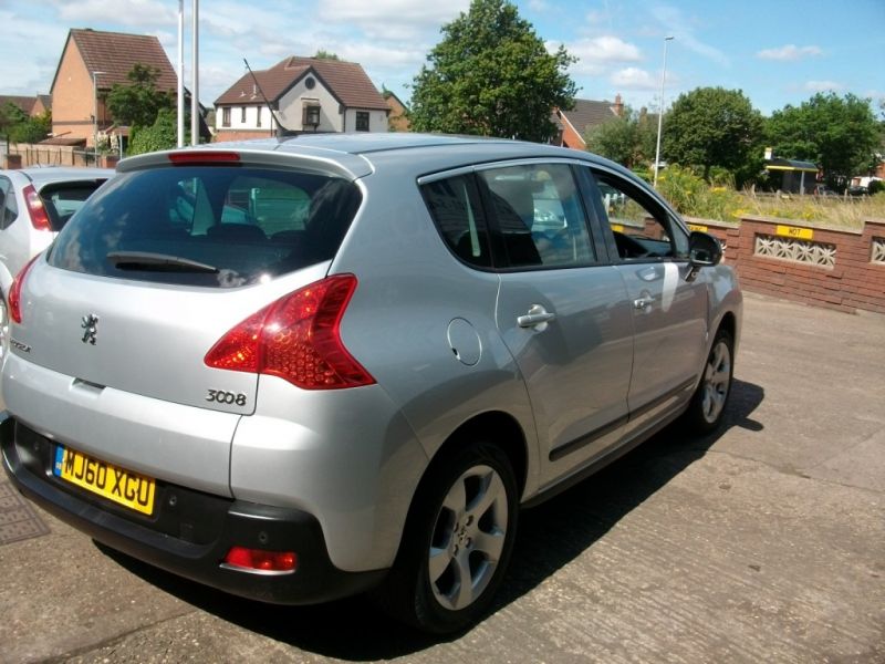 2010 Peugeot 3008 1.6 Sport HDI 5dr image 4