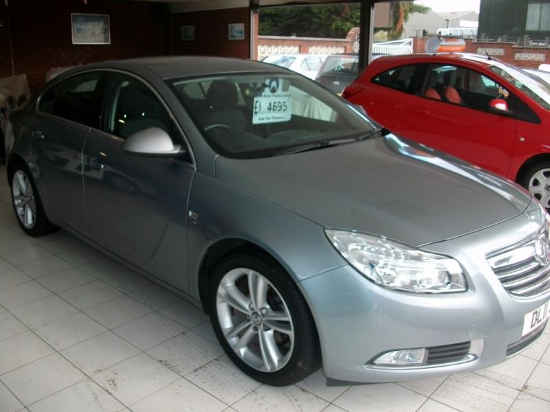 2011 Vauxhall Insignia 1.8 5dr image 1