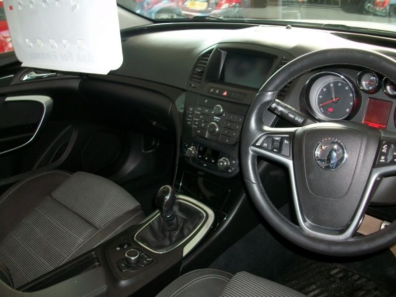 2011 Vauxhall Insignia 1.8 5dr image 4