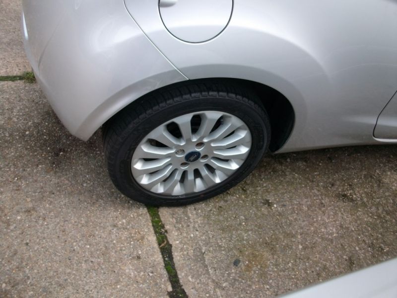 2011 Ford Ka 1.2 Zetec 3dr image 5