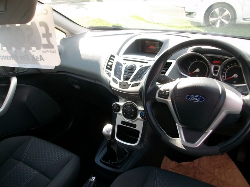 2009 Ford Fiesta 1.4 Zetec 16V 3dr image 5
