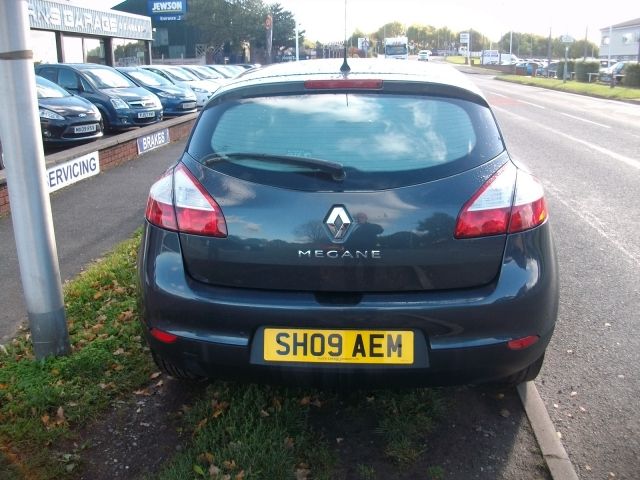 2009 Renault Megane 1.6 Dynamique VVT 5dr image 2