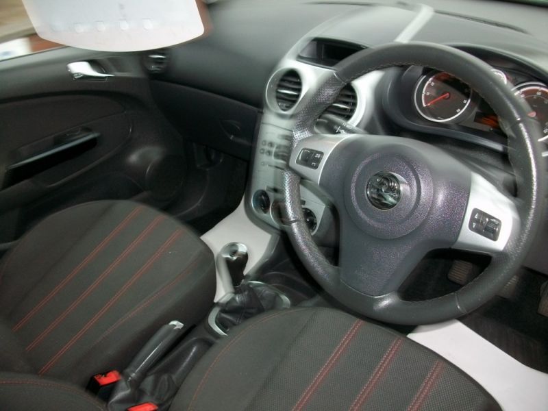 2009 Vauxhall Corsa 1.2 SXI 16V 5dr image 5