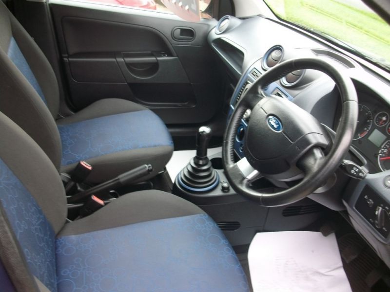 2008 Ford Fiesta 1.4 Zetec 5dr image 5