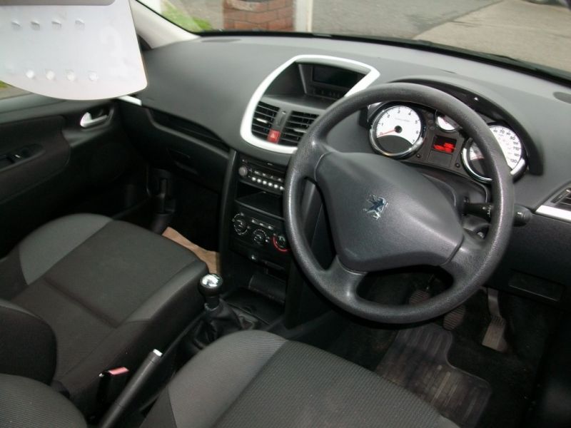 2009 Peugeot 207 1.4 Verve 3dr image 5