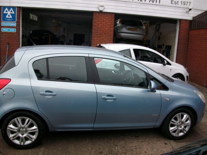 2009 Vauxhall Corsa 1.2 16V 5dr image 5
