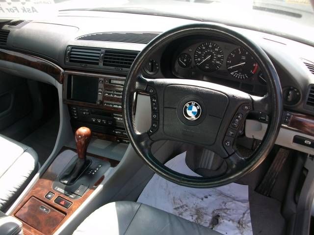 1998 BMW 7 Series 735i V8 4dr image 6