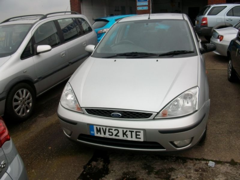 2002 Ford Focus 1.6 Ghia 5dr image 1