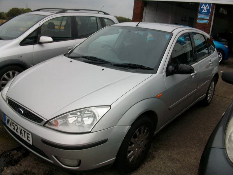 2002 Ford Focus 1.6 Ghia 5dr image 2
