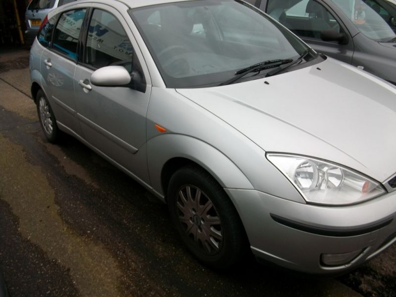 2002 Ford Focus 1.6 Ghia 5dr image 3