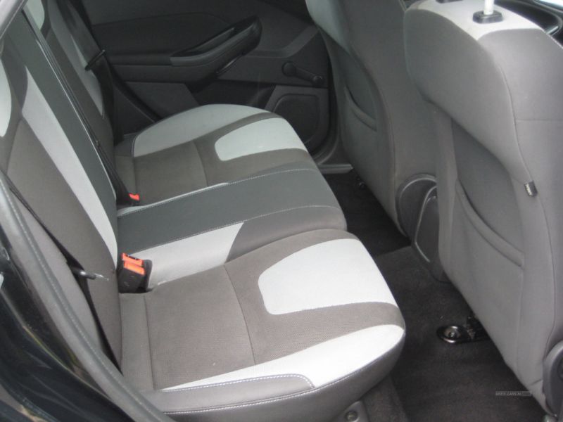 2014 Ford Focus ZETEC TDCI image 6