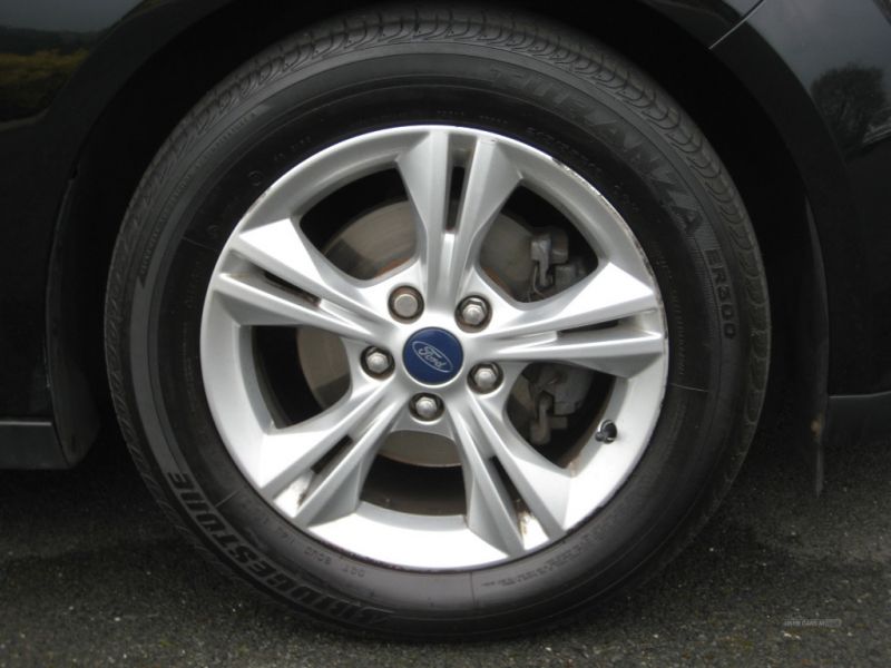 2014 Ford Focus ZETEC TDCI image 9