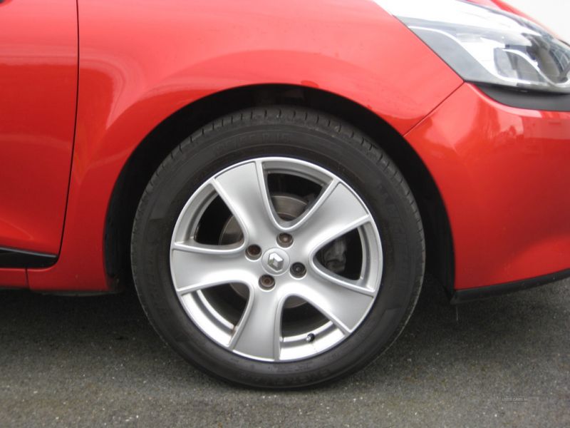 2014 Renault Clio 0.9 image 9