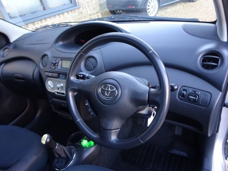 2003 Toyota Yaris 1.3 5dr image 6