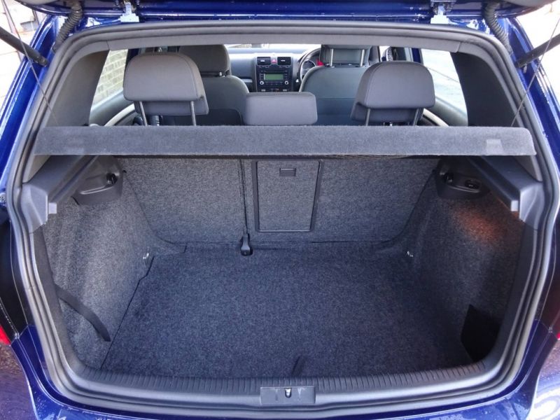 2006 Volkswagen Golf 2.0T GTI 5dr image 9