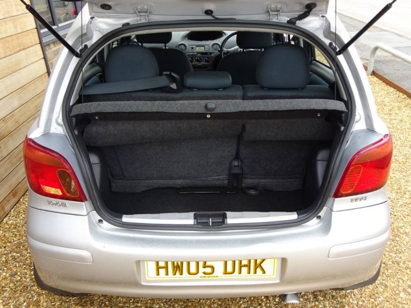 2005 Toyota Yaris 1.3 5dr image 5